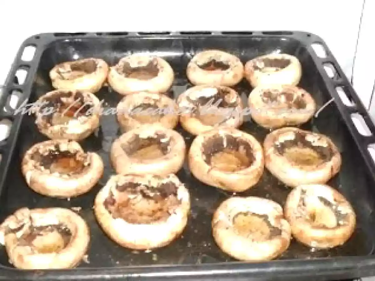 Ciuperci umplute cu branza si sunca - poza 4