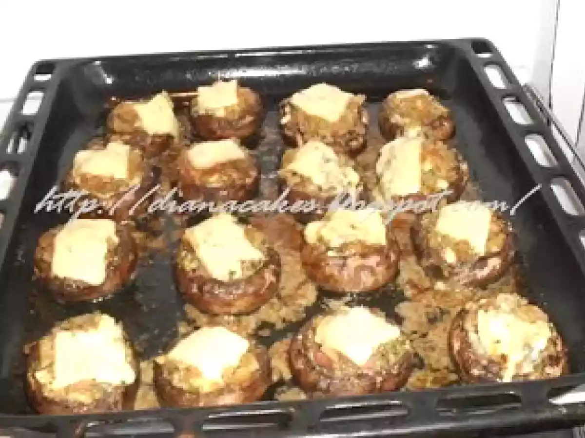 Ciuperci umplute cu branza si sunca - poza 6