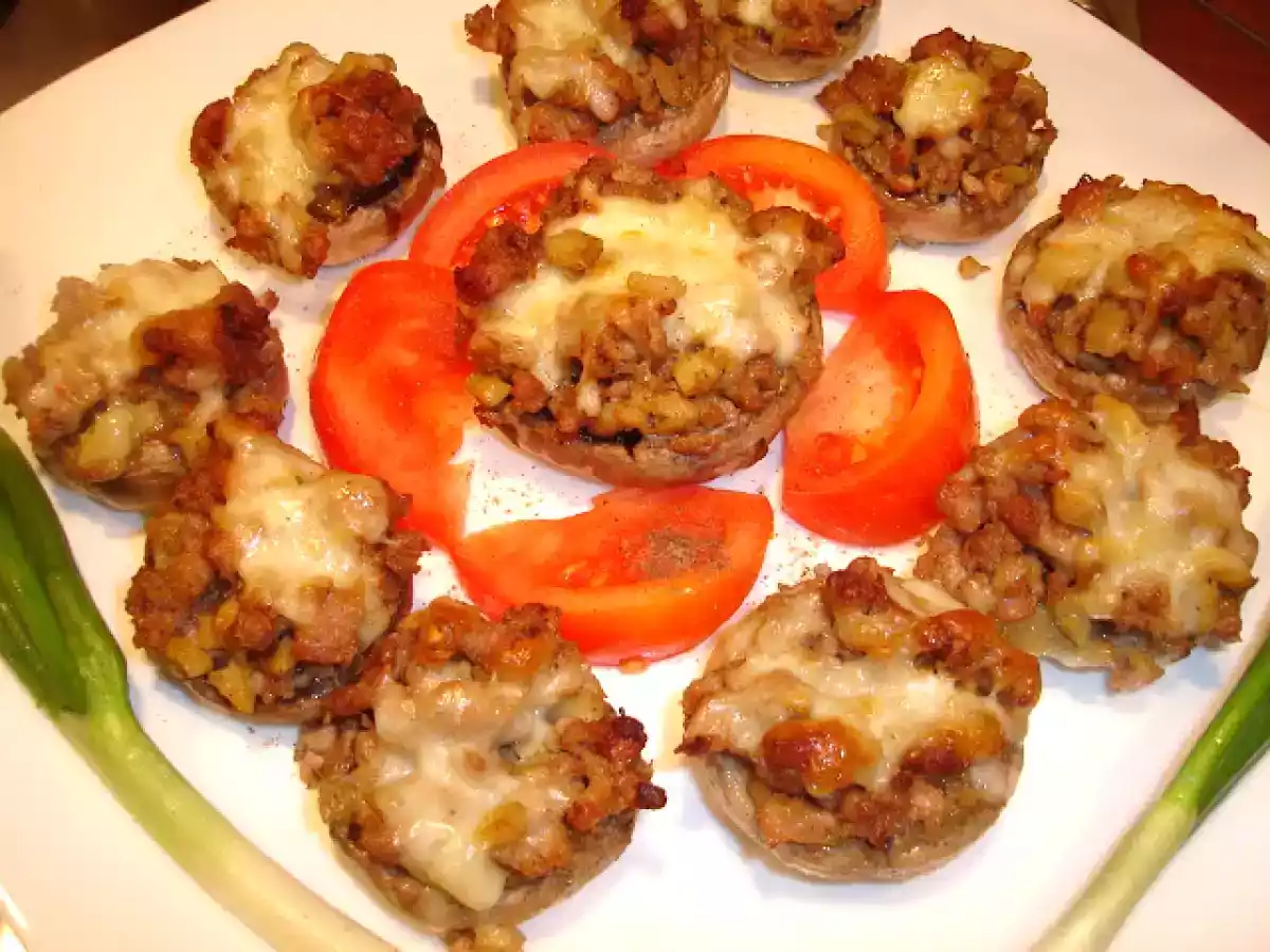Ciuperci umplute cu carne