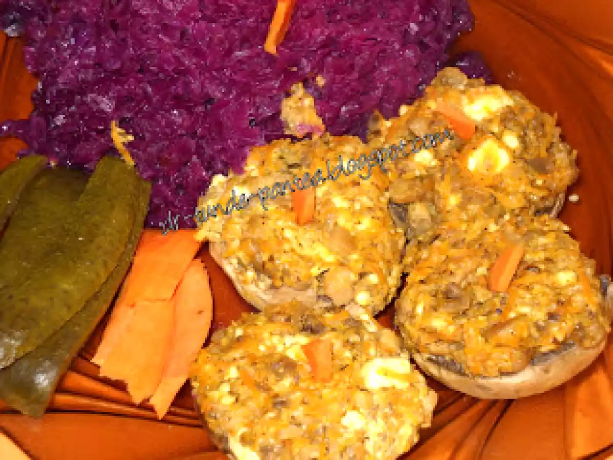 Ciuperci umplute cu morcovi si telemea gatit la steamer cu garnitura de varza rosie calita - poza 2