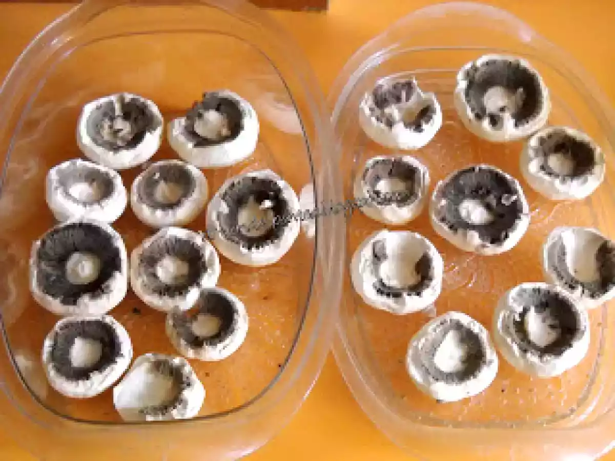 Ciuperci umplute cu morcovi si telemea gatit la steamer cu garnitura de varza rosie calita - poza 3