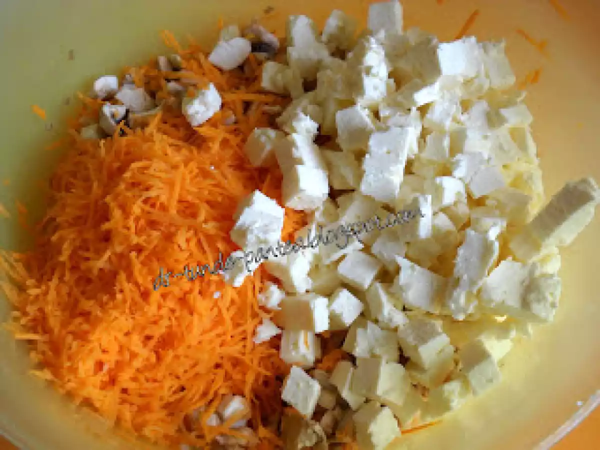 Ciuperci umplute cu morcovi si telemea gatit la steamer cu garnitura de varza rosie calita - poza 4