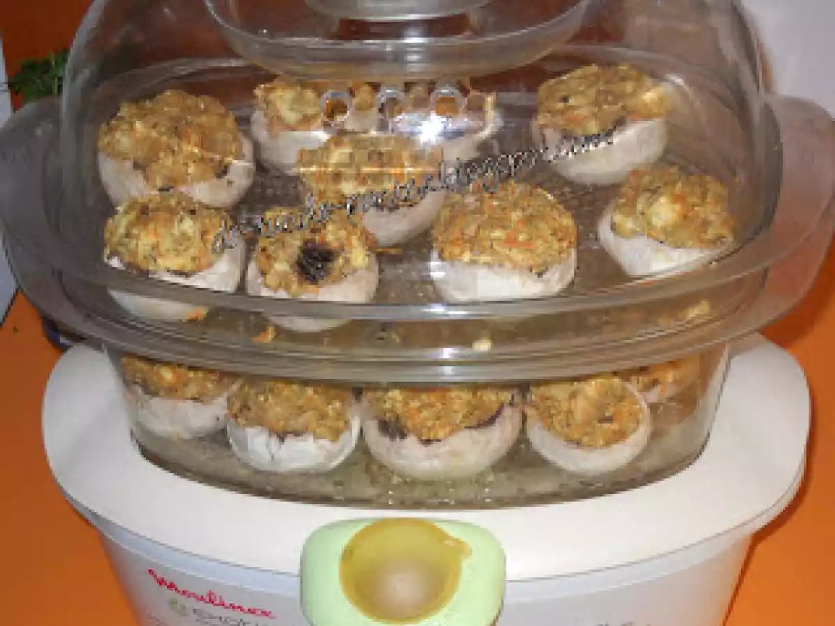 Ciuperci umplute cu morcovi si telemea gatit la steamer cu garnitura de varza rosie calita - poza 7