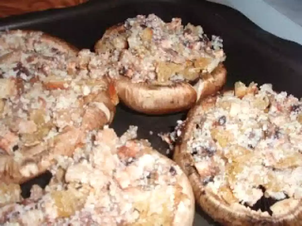 Ciuperci umplute cu parmezan si usturoi - poza 5