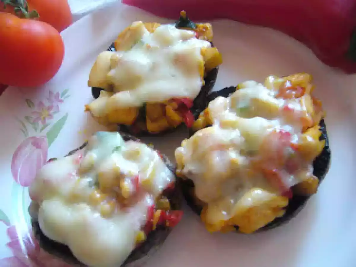 Ciuperci umplute cu piept de pui