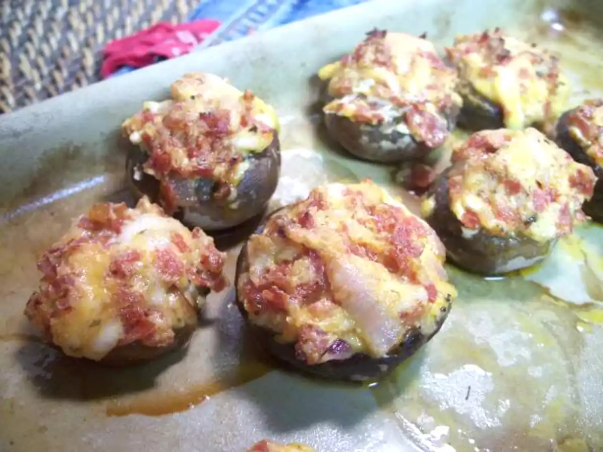 Ciuperci umplute cu sunca la cuptor