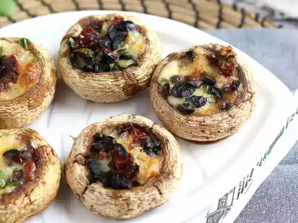 Rețetă Ciuperci umplute și coapte (o idee bună pentru aperitiv)