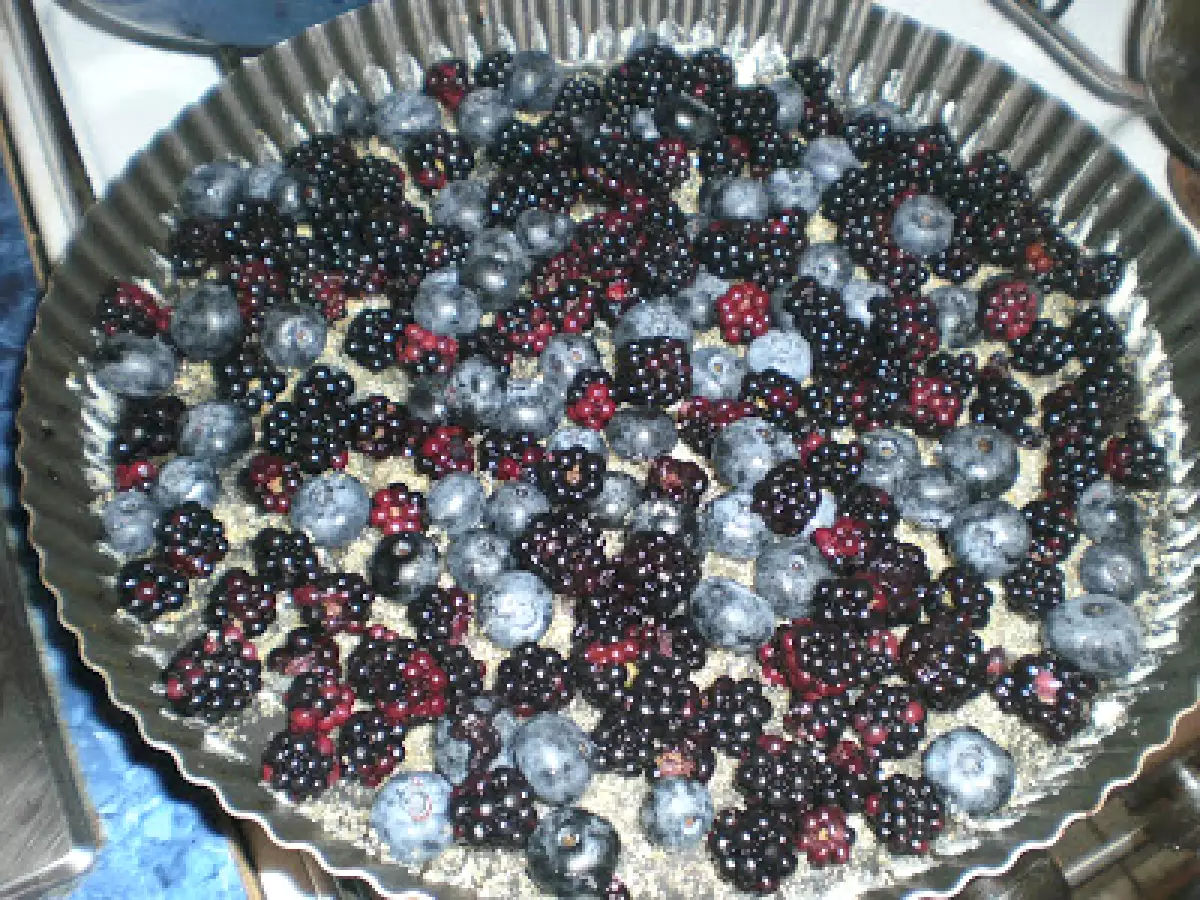 Clafoutis cu mure si afine - poza 6