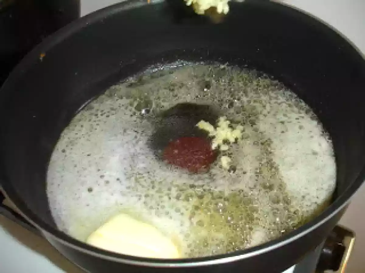 Clatita cu piept de pui, smantana si ciuperci - poza 5