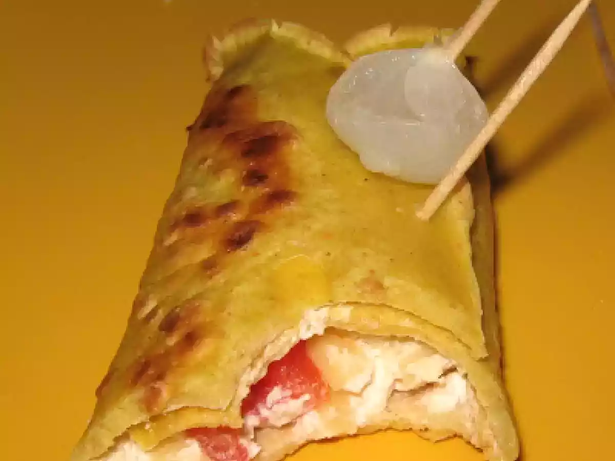 Clatite aperitiv cu rosii si feta