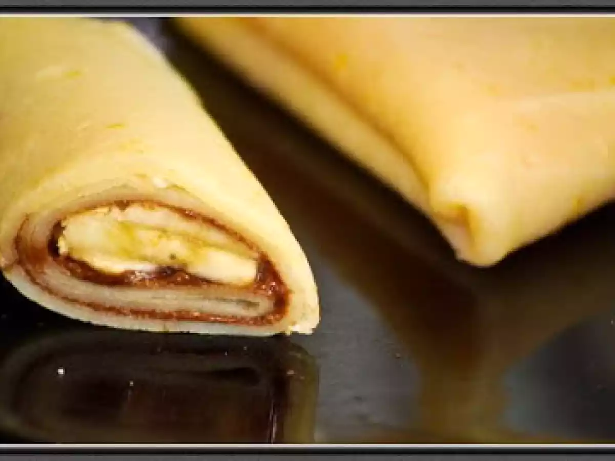 Clatite cu banane, biscuiti si ciocolata