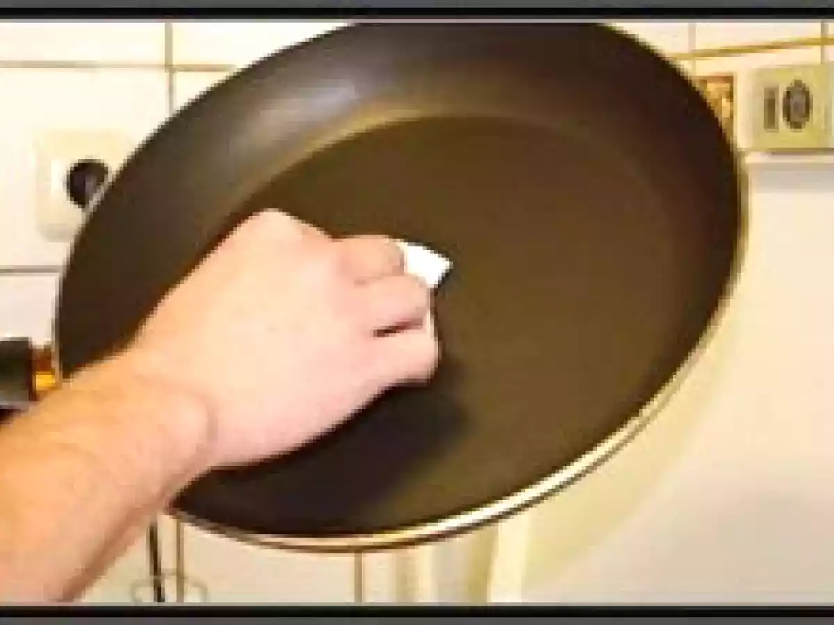 Clatite cu banane, biscuiti si ciocolata - poza 6