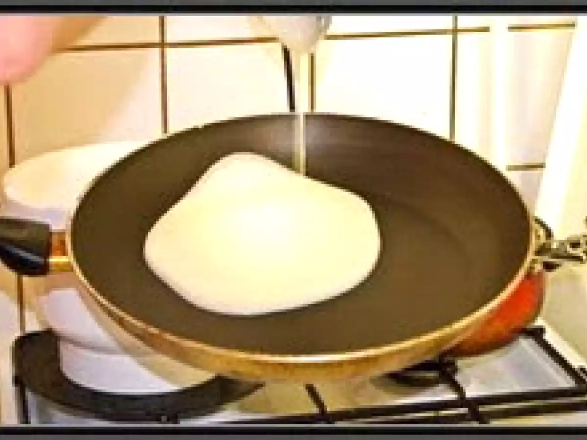 Clatite cu banane, biscuiti si ciocolata - poza 7