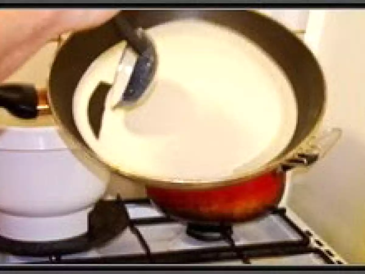 Clatite cu banane, biscuiti si ciocolata - poza 8