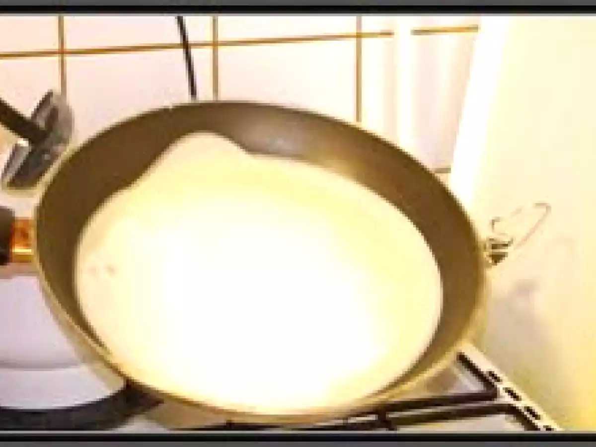 Clatite cu banane, biscuiti si ciocolata - poza 9