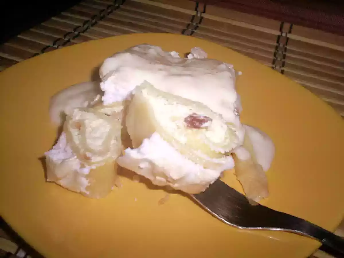 Clatite cu branza si sos de vanilie