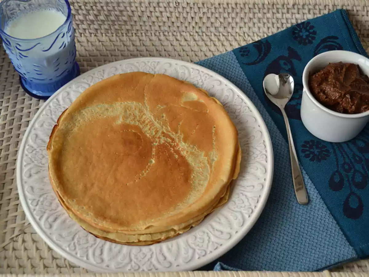 Clatite cu crema de ciocolata de casa