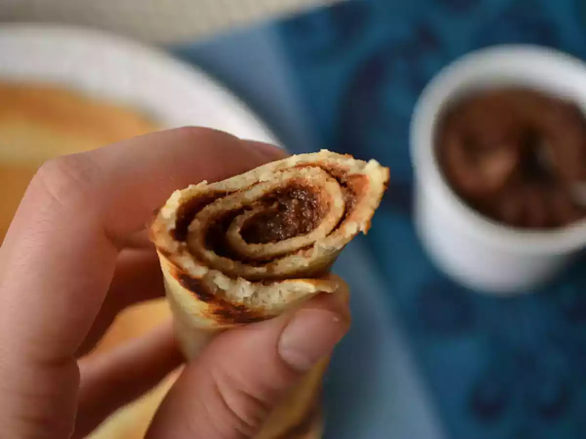 Clatite cu crema de ciocolata de casa - poza 2