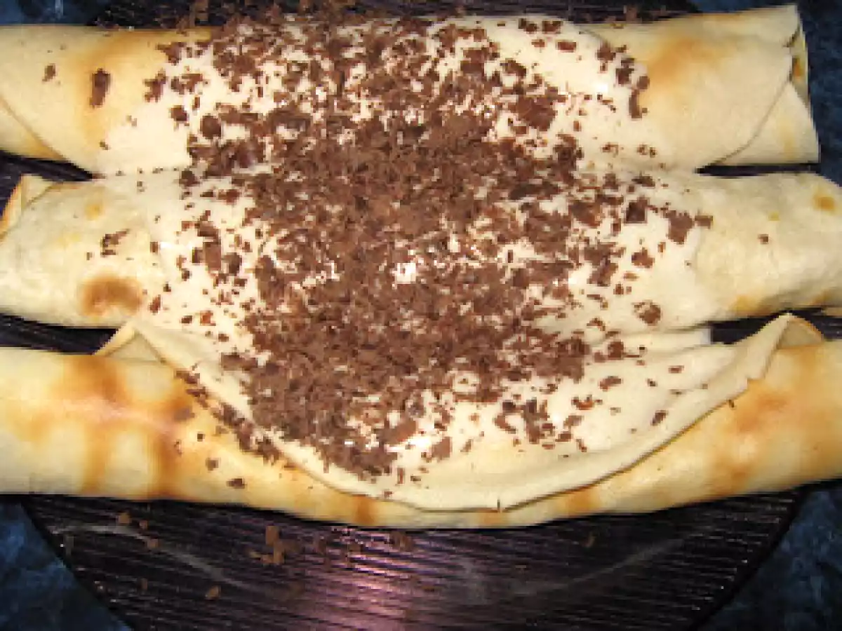 Clatite cu crema de vanilie