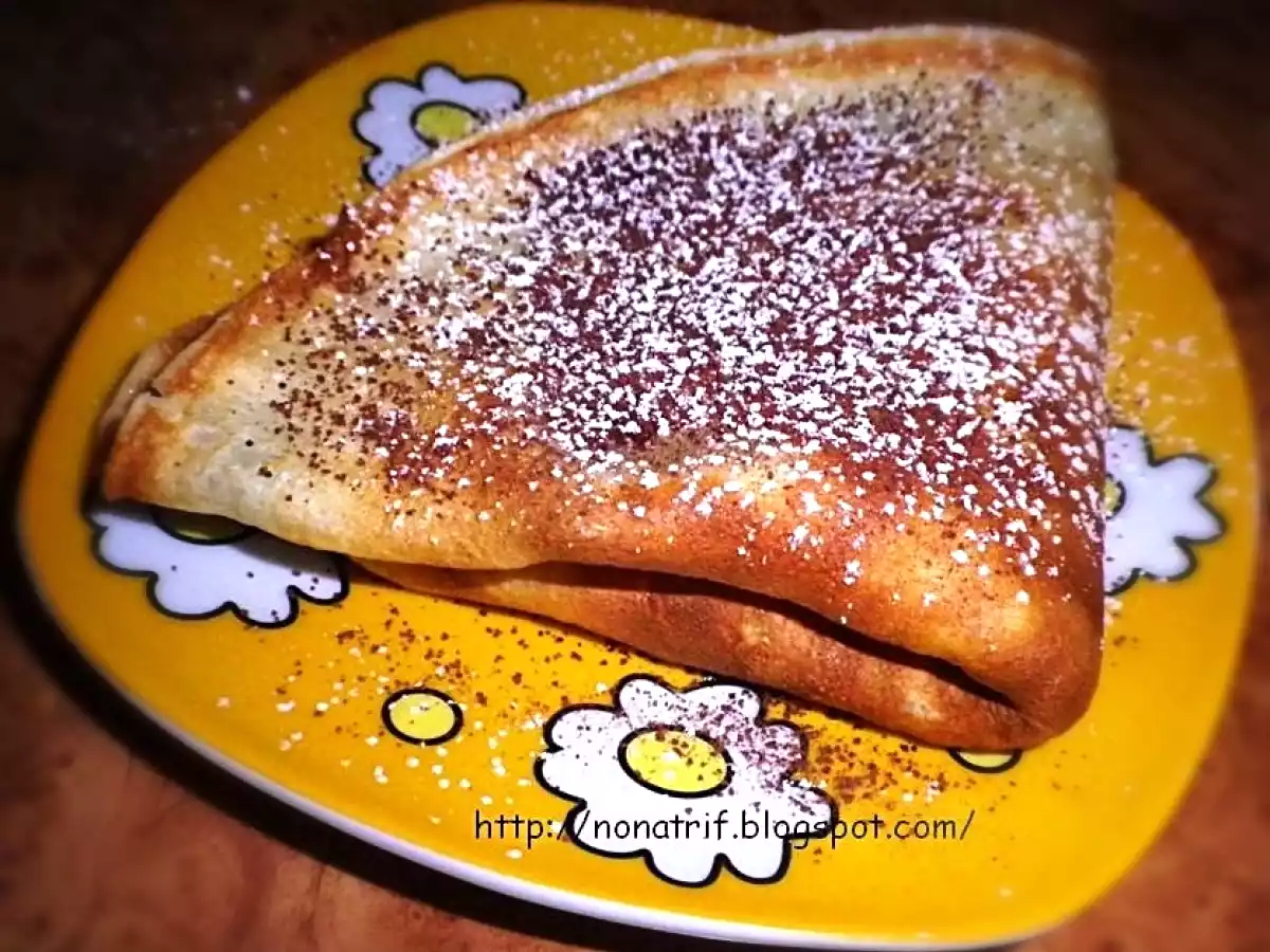 Clatite cu unt umplute cu finetti si banane