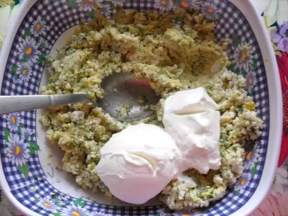 Clatite cu urda ca in Ardeal - poza 6