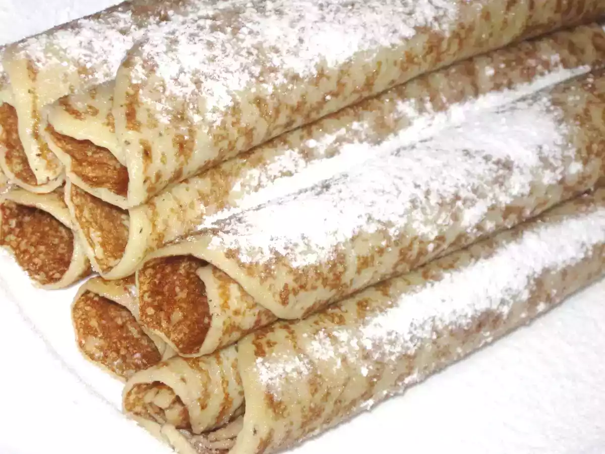 Clatite de post umplute cu dulceata de afine