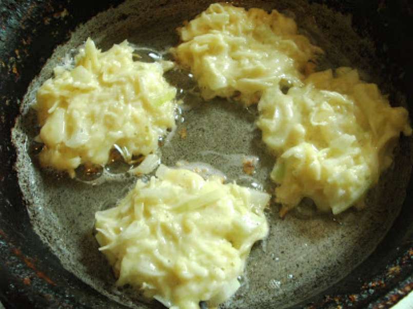 Clatite din cartofi cu cascaval - poza 2