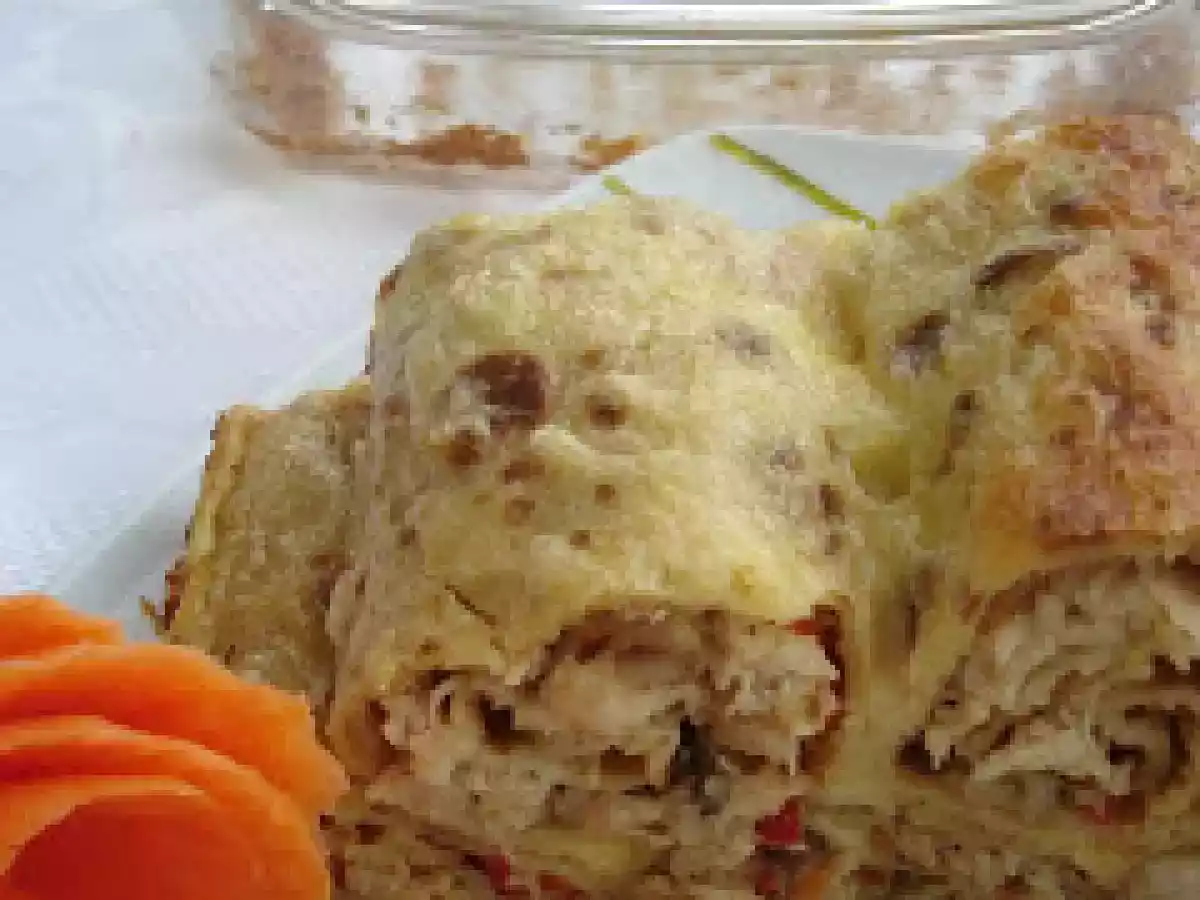 Clatite gratinate umplute cu carne de pui si ciuperci