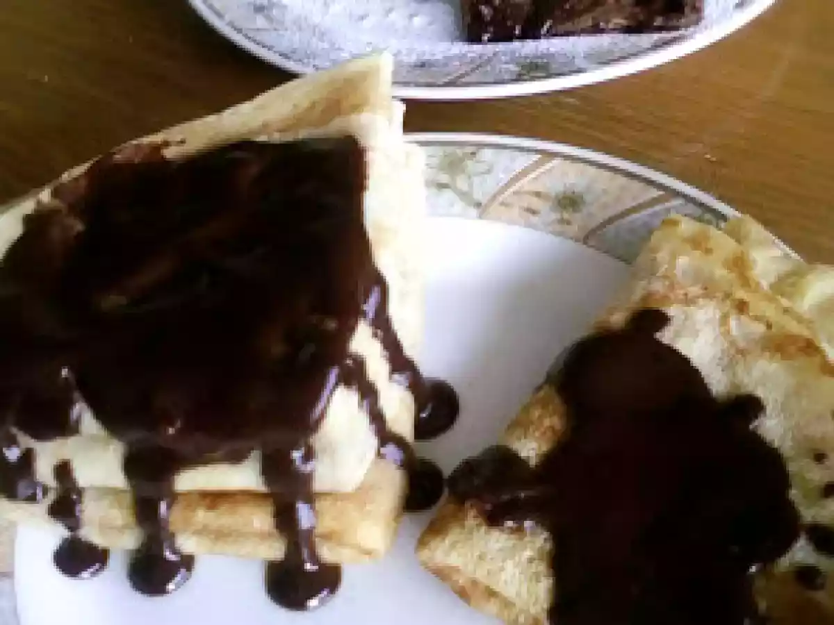 Clatite in sos de ciocolata - poza 2