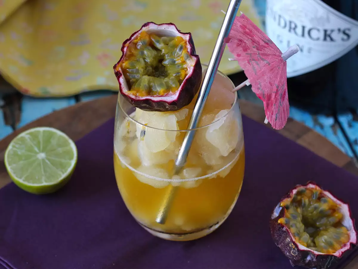 Cocktail cu granita de gin și fructul pasiunii, băutura răcoritoare a verii! - poza 4