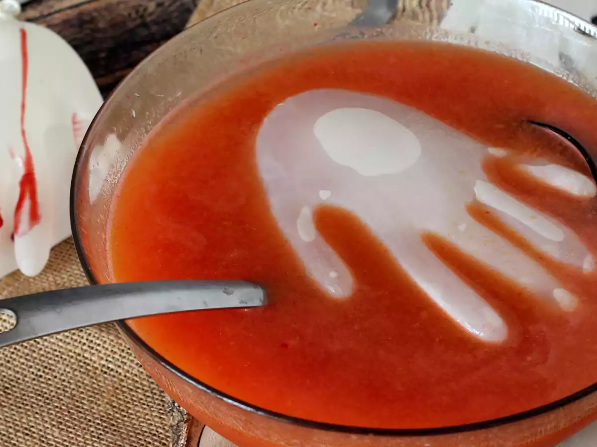 Cocktail de Halloween și cub de gheață în formă de mână - poza 5