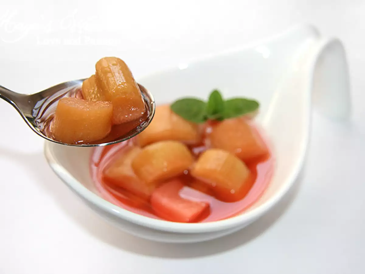 Compot de rubarba în sirop de capsuni - poza 2