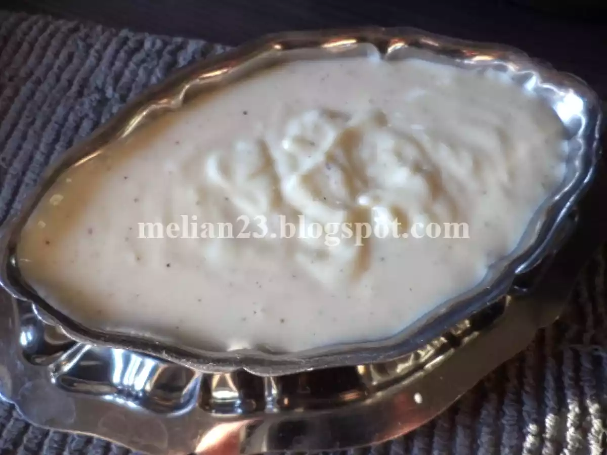 Conopida cu sos alb cu branza ( bechamel )