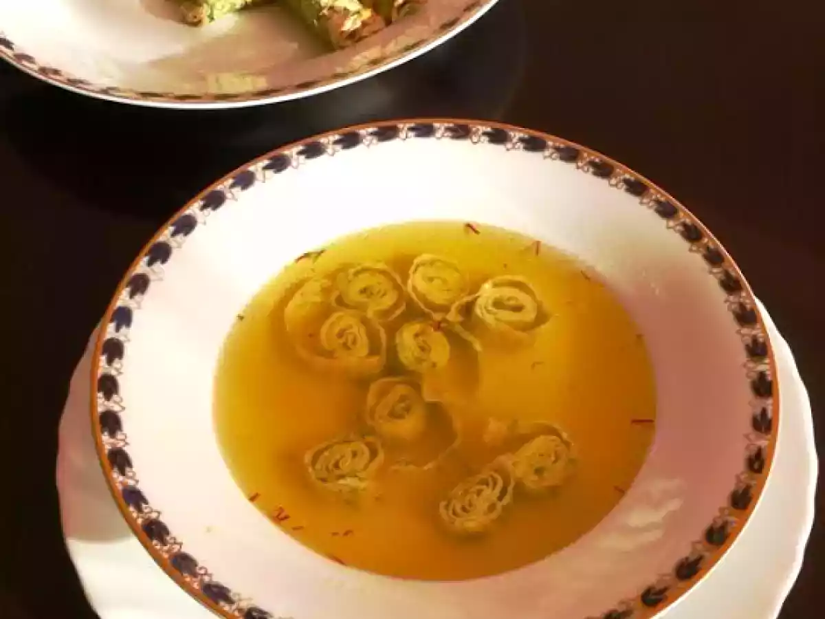 Consommé de pui cu clatite - poza 2