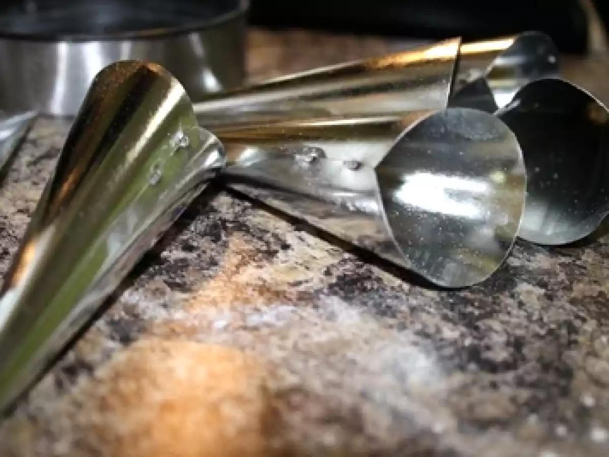 Cornetti cu crema de vanilie - poza 4