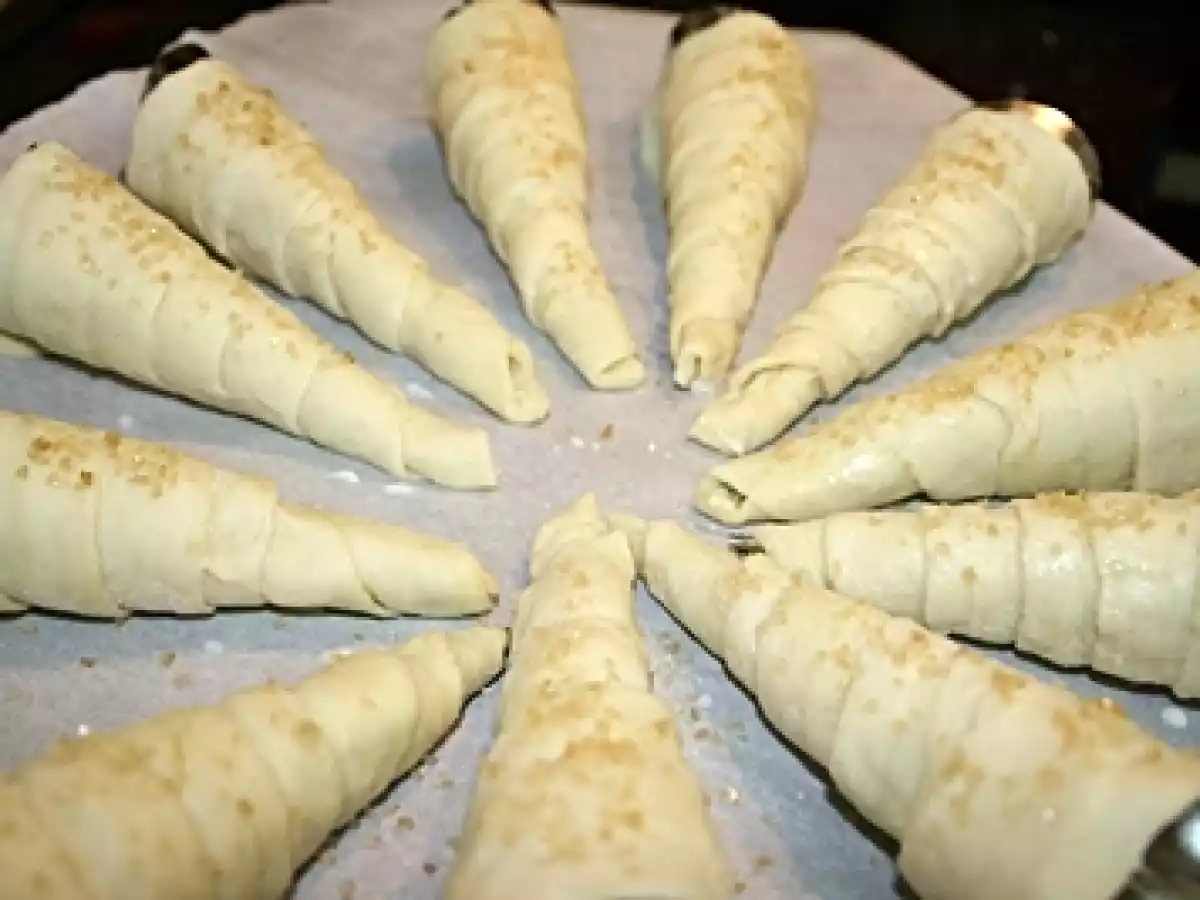 Cornetti cu crema de vanilie - poza 5