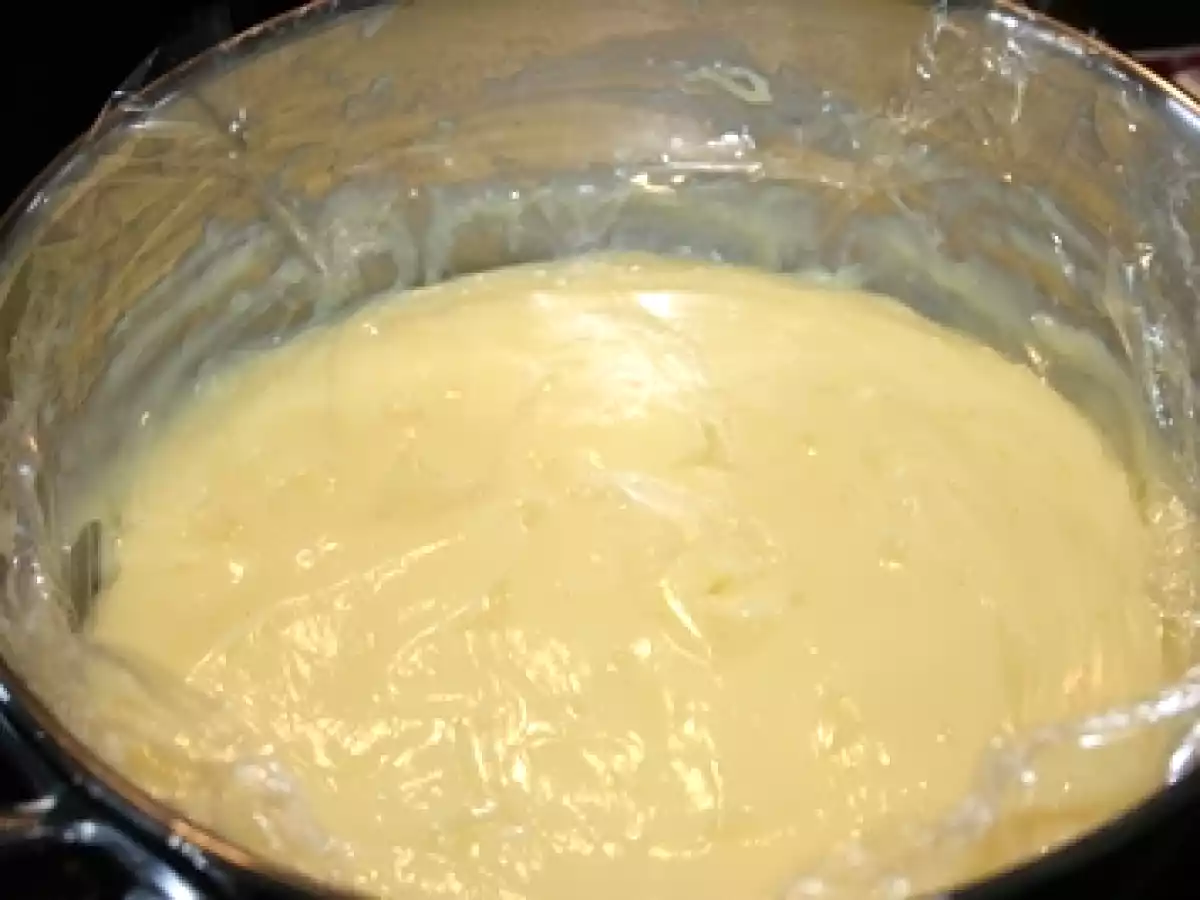 Cornetti cu crema de vanilie - poza 9