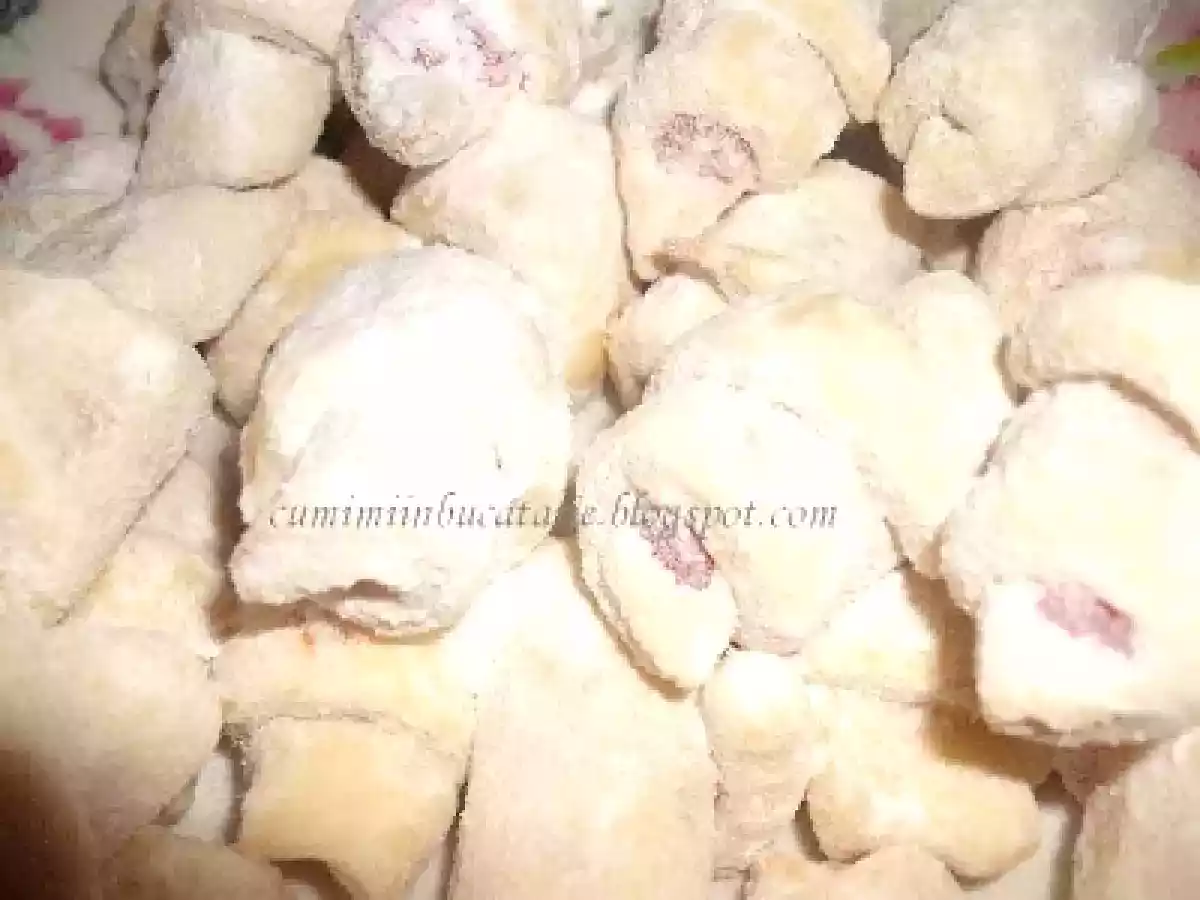 CORNULETE CU RAHAT-CARMEN