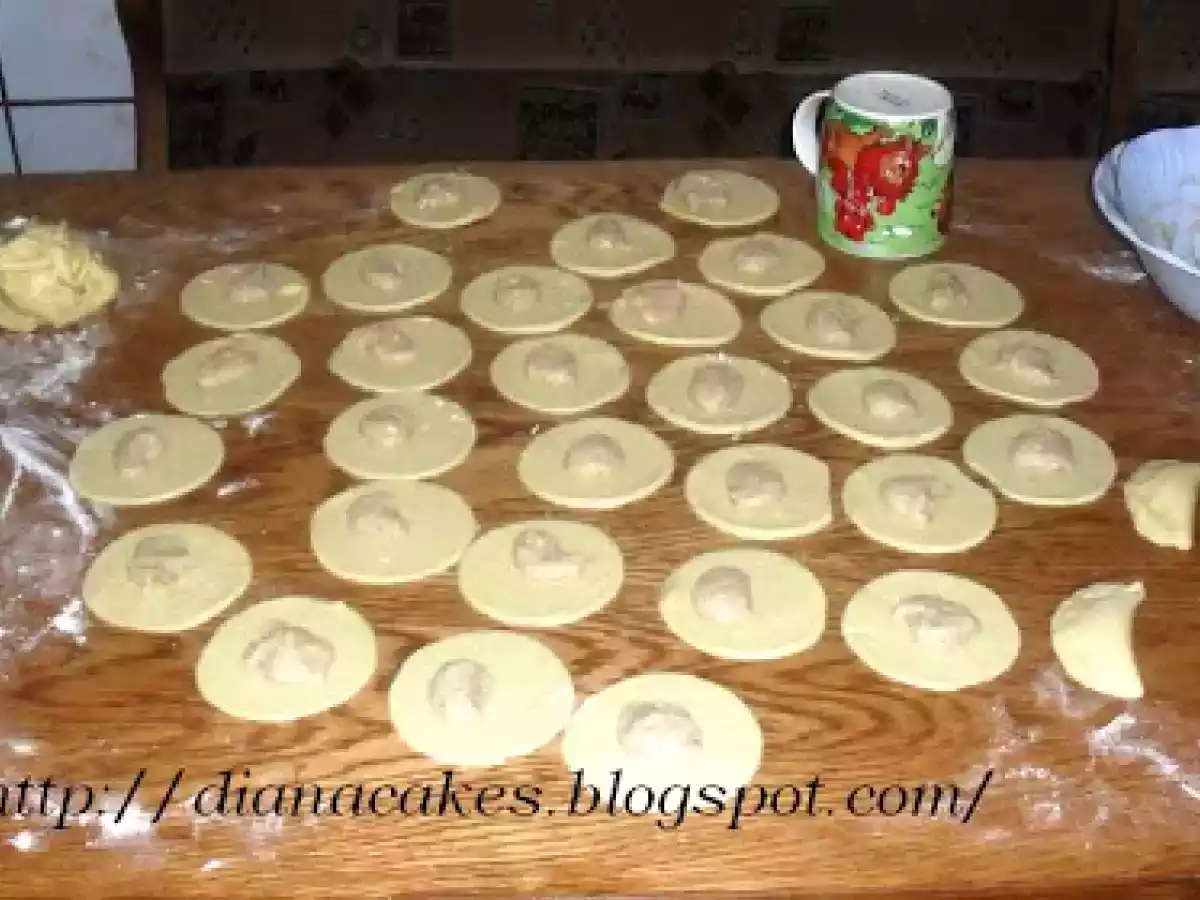 Cornulete cu smantana umplute cu nuca - poza 6