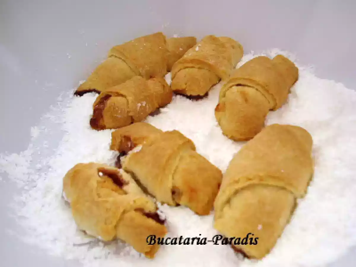 CORNULETE FRAGEDE CU IAURT - poza 2