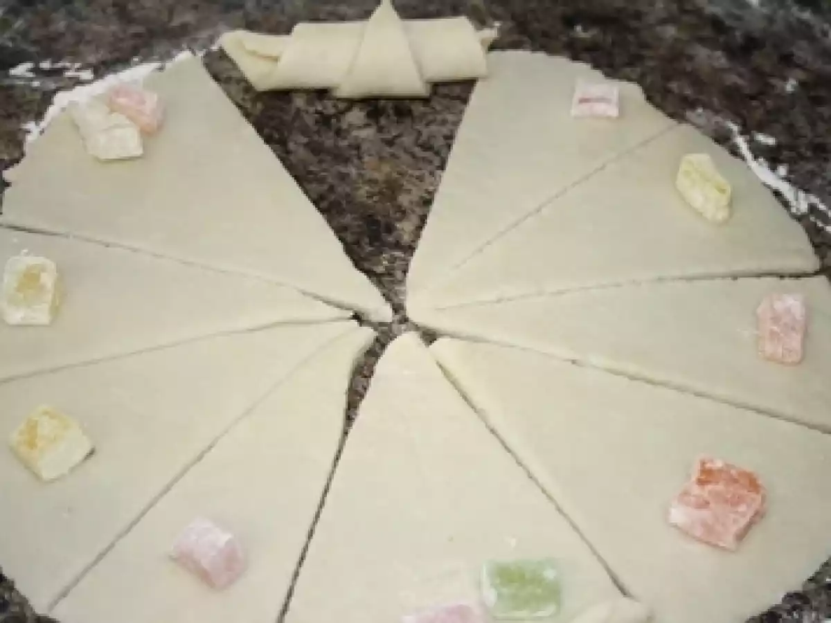 Cornulete fragede cu rahat sau gem - poza 5