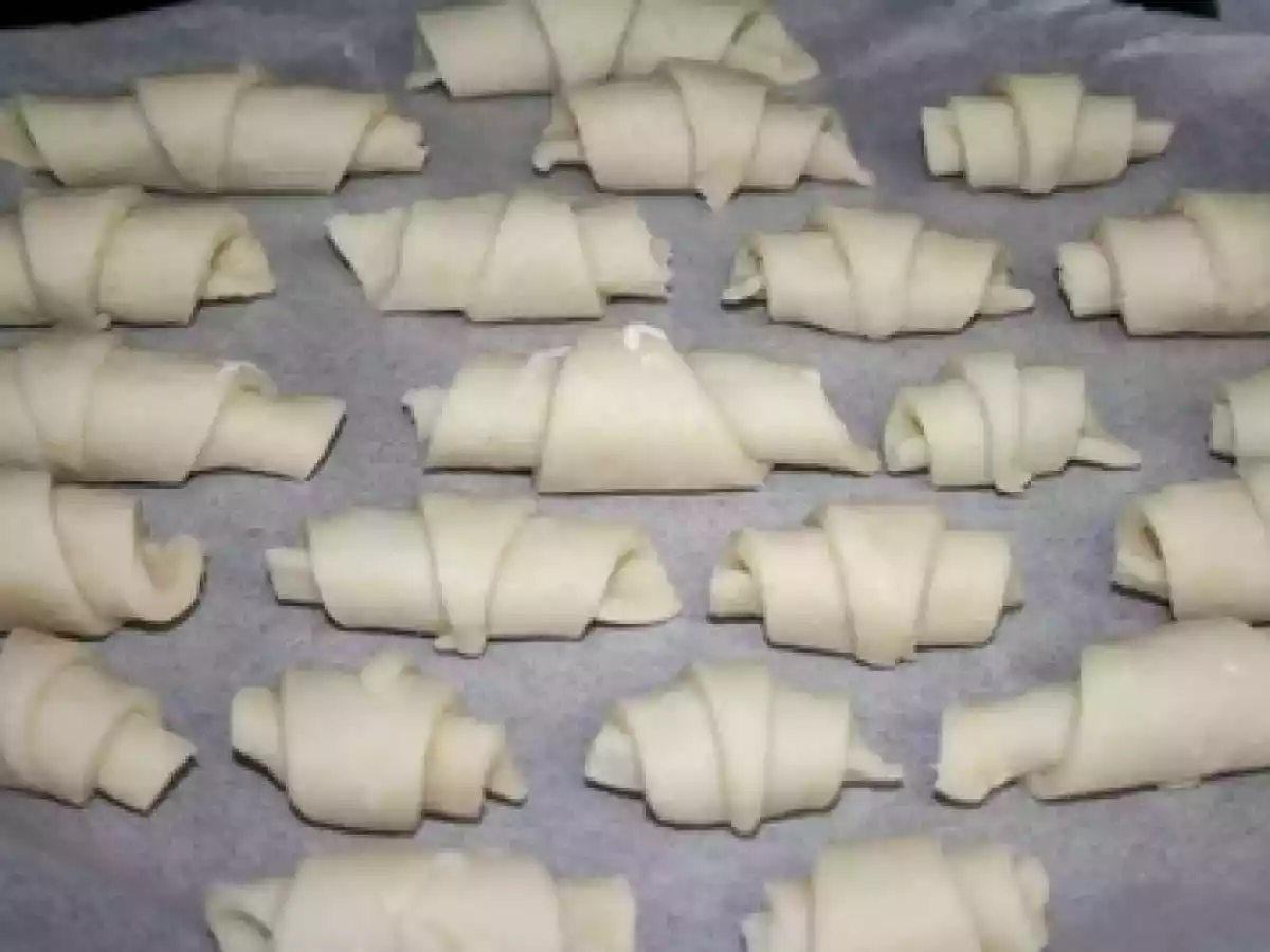 Cornulete fragede cu rahat sau gem - poza 7