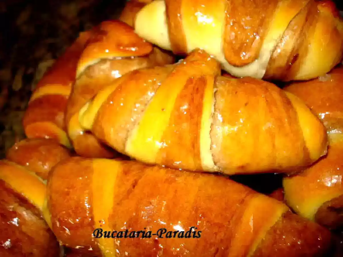 CORNULETE IN DOUA CULORI