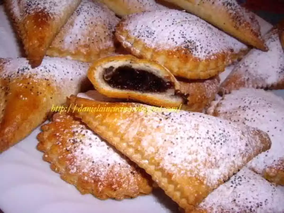 Cornulete si fundite de ricotta - poza 2