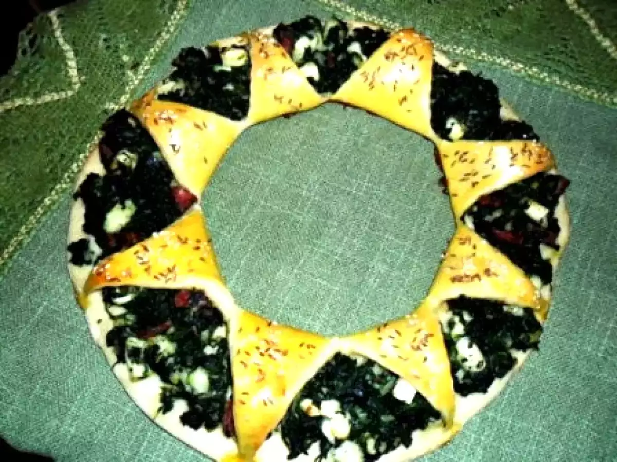 Coronite cu spanac, telemea si carnati