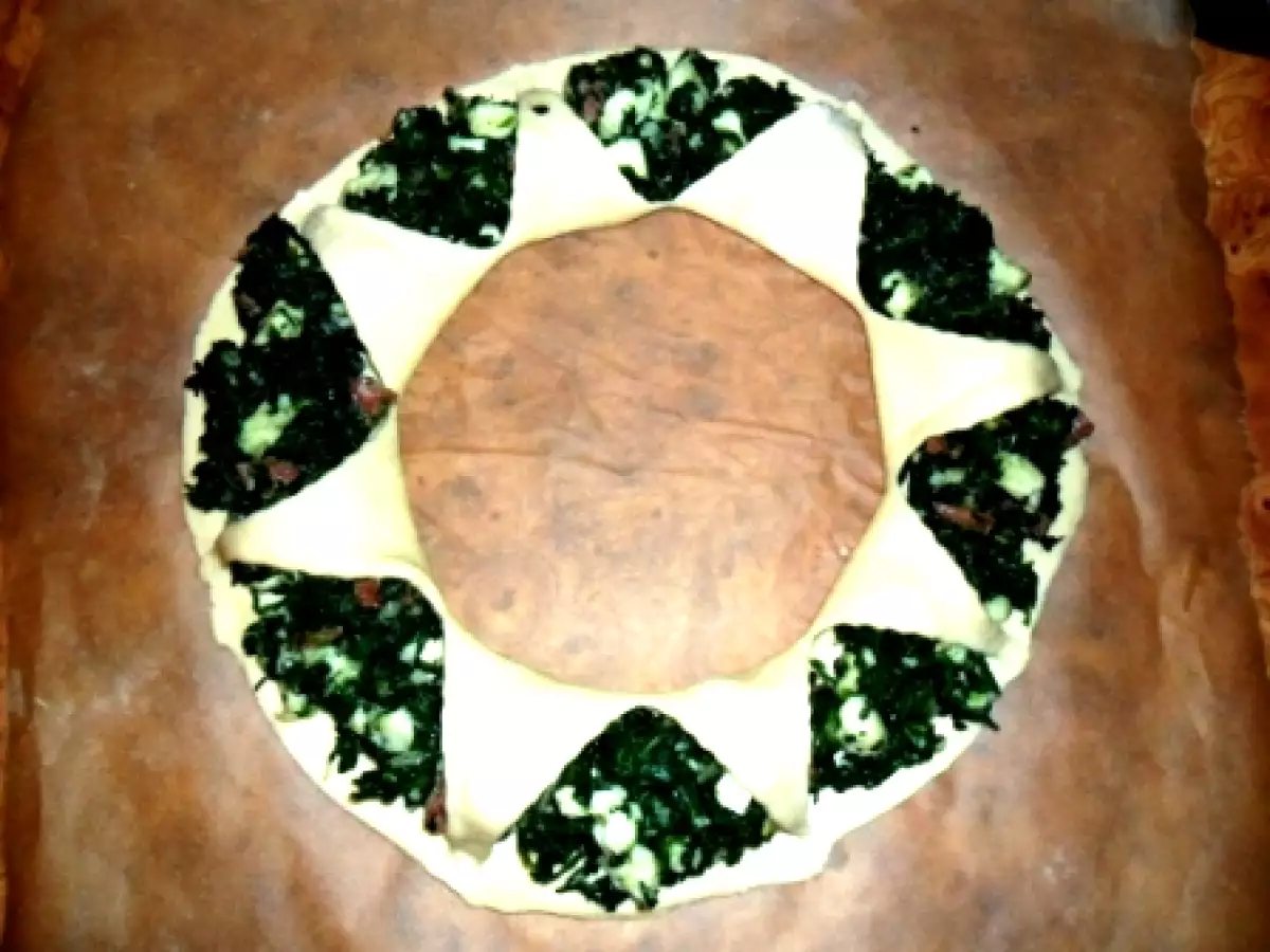 Coronite cu spanac, telemea si carnati - poza 2