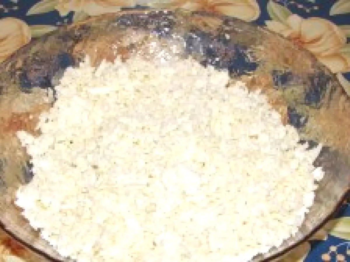 Costita afumata, cartofi, ceapa si ardei in bere cu branza de oaie si sos de rosii - poza 4