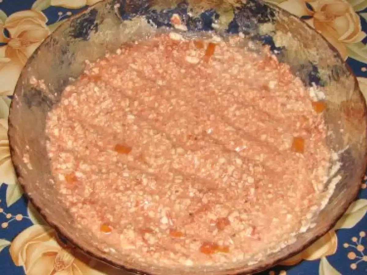 Costita afumata, cartofi, ceapa si ardei in bere cu branza de oaie si sos de rosii - poza 8