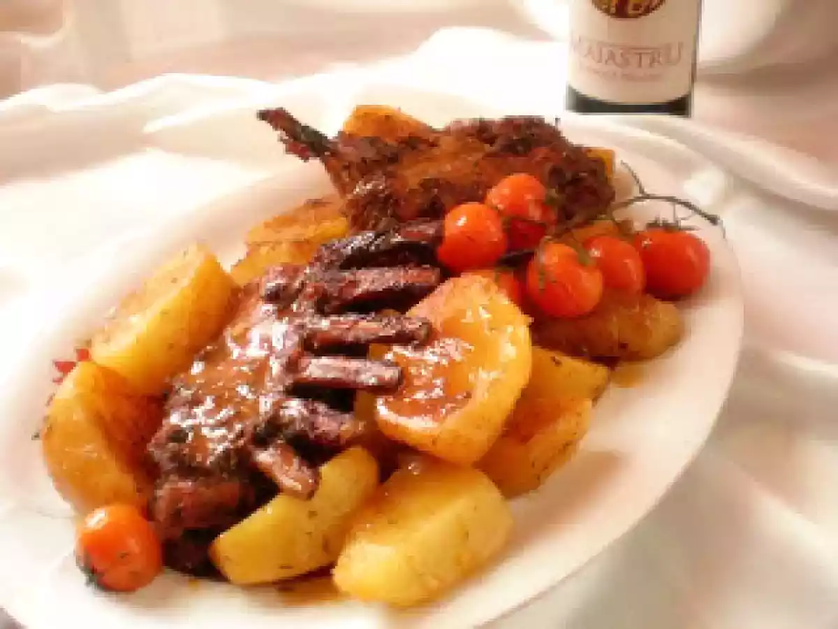 Costite de miel in sos de vin alb