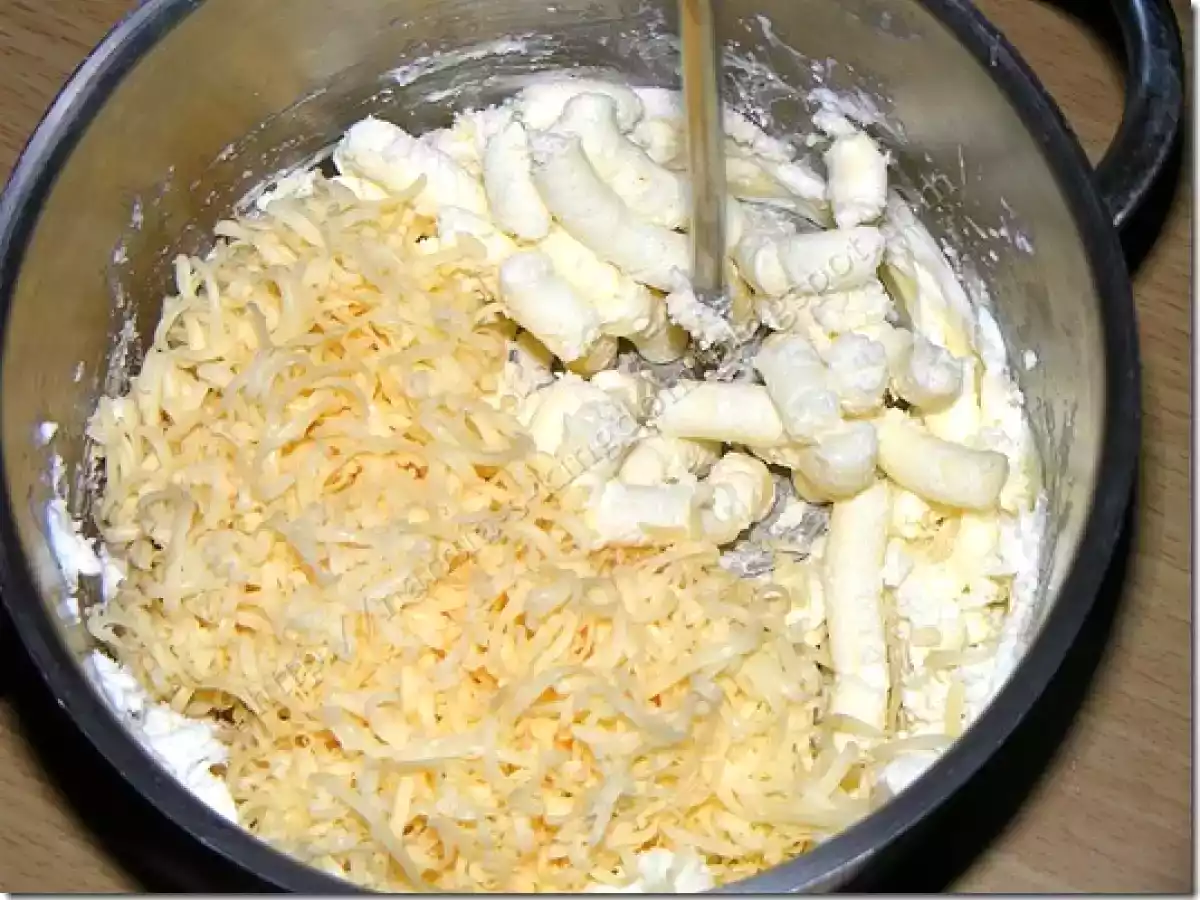 Cosulete cu branza si cascaval - poza 5